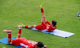 HLV Park cho học trò tập nhẹ trước ngày lên đường dự Asian Cup