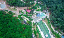 Bên trong khu sinh thái được chính quyền xem là 'nhà tạm'