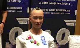 Clip: Trò chuyện thú vị với Robot công dân Sophia