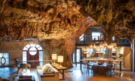 Độc đáo ngôi nhà trong hang dành cho các triệu phú USD
