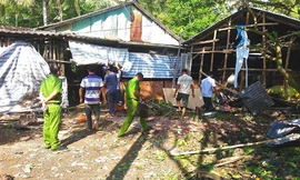 Đầu đạn 105 ly phát nổ khi hộ dân hàn gió đá khiến 3 người trong gia đình ở Cà Mau tử vong, 2 người khác bị thương.