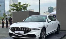 Cận cảnh đối thủ của Mercedes-Benz S-Class và BMW 7 Series tại Việt Nam