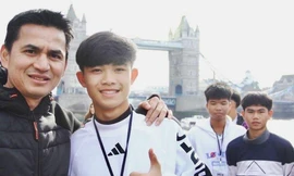 Hành động đẹp của HLV Kiatisuk với thành viên đội bóng nhí từng bị kẹt trong hang 