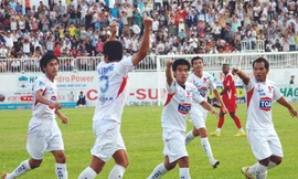 HAGL (trắng) sẽ có thêm ba điểm sau trận đấu chiều nay? Ảnh: Tường Vũ