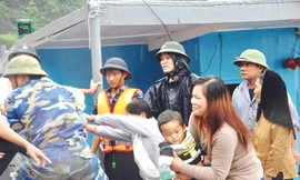 Chống đỡ bão Sơn Tinh