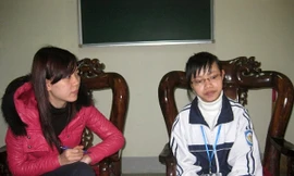 Linh Chi (bên phải) là học sinh giỏi Văn nổi tiếng xứ Nghệ