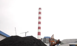 Nhà máy nhiệt điện Quảng Ninh 1 do nhà thầu Trung Quốc thực hiện là một trong những dự án bị chậm tiến độ. Ảnh: Vũ Hân