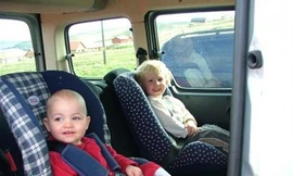 Ghế xe trẻ em có thể chứa chất gây ung thư