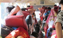 Xe 50 chỗ ngồi ‘nhồi’ 80 khách