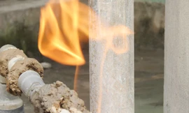 Khoan tìm nước, gặp phải lửa