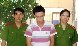 Gí súng vào đầu công an cướp tiền, vàng