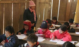 Học sinh vùng cao học trong những ngày rét
