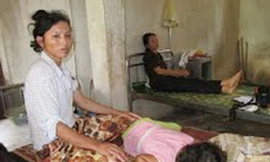 Mẹ con chị Tuyết tại bệnh viện