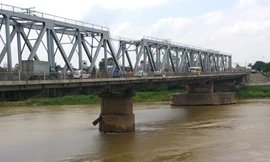 Chồng nhẫn tâm ném vợ xuống sông Đuống mất tích