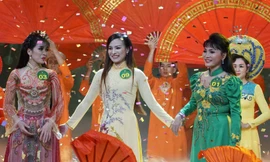 Nguyễn Thị Diệu Hiền đến từ Long An đoạt Chuông vàng vọng cổ 2021