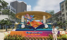 Trên 6.000 cuốn sách 'lì xì' cho khách tại Lễ hội Đường Sách Tết Giáp Thìn