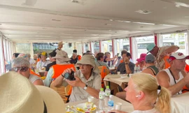 Hơn 200 du khách quốc tế trải nghiệm tour du lịch đường thuỷ nội đô Nhiêu Lộc - Thị Nghè 