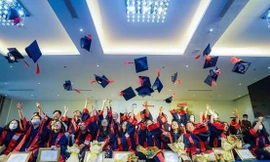 Học bổng Nâng bước Thủ khoa: “Em mong sớm khỏi bệnh để được đi nhận học bổng”