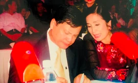 Ông Nguyễn Công Khế và NSND Trà Giang trong một buổi chấm thi Hoa hậu Việt Nam.