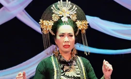 Trịnh Kim Chi được khen ngợi khi vào vai Thái Hậu Dương Vân Nga 