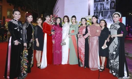 Hàng trăm nghệ sỹ tham gia giới thiệu các bộ sưu tập từ lụa Lãnh Mỹ A 