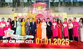 Nhiều món quà đặc biệt tặng những du khách 'xông đất' TPHCM ngày đầu năm