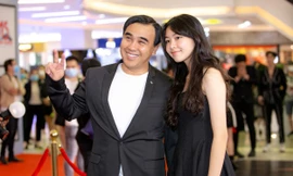 Quyền Linh đưa con gái xinh đẹp như minh tinh đi dự ra mắt phim