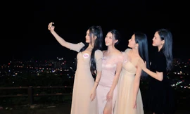 Người đẹp HHVN 2020 khoe sắc giữa vẻ đẹp lung linh về đêm của khu du lịch Hồ Mây