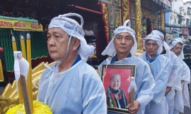 Giây phút tiễn đưa nghệ sĩ Thiên Kim về nơi an nghỉ cuối cùng