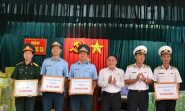 1,7 tỷ được trao tặng cho các chiến sỹ biên giới trong 'Xuân biên cương'