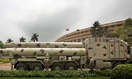 Tên lửa Brahmos là sản phẩm hợp tác giữa Nga và Ấn Độ. (Ảnh: AP)