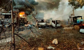 Cảnh tượng tan hoang ở bang Kayah, Myanmar, hôm 24/12/2021. (Ảnh: AP)