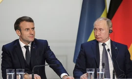Tổng thống Pháp Emmanuel Macron và Tổng thống Nga Vladimir Putin trong một cuộc họp báo chung năm 2019. (Ảnh: Reuters)