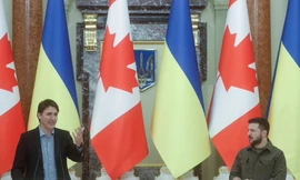 Thủ tướng Canada Justin Trudeau trong cuộc họp báo chung với Tổng thống Ukraine Volodymyr Zelensky tại Kiev ngày 8/5. (Ảnh: Reuters)