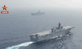 Hai tàu đổ bộ tấn công Hải Nam và Quảng Tây của Trung Quốc. (Ảnh: PLA)