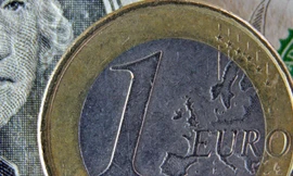 Đồng euro mất giá nghiêm trọng vì xung đột ở Ukraine. (Ảnh: CNN)