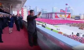 Người phụ nữ bí ẩn xuất hiện trong một bức ảnh chụp nhà lãnh đạo Triều Tiên Kim Jong Un
