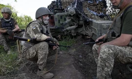 Binh lính Ukraine trên chiến trường. (Ảnh: NYT)