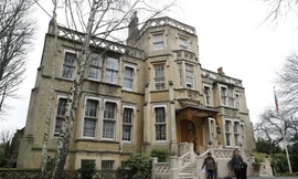 Đại sứ quán Nga ở London. (Ảnh: Reuters)