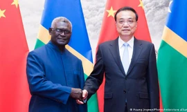 Thủ tướng quần đảo Solomon Manasseh Sogavare trong cuộc gặp Thủ tướng Trung Quốc Lý Khắc Cường năm 2019