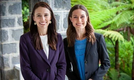 Thủ tướng New Zealand Jacinda Ardern (trái) và người đồng cấp Phần Lan Sanna Marin. (Ảnh: Euronews)