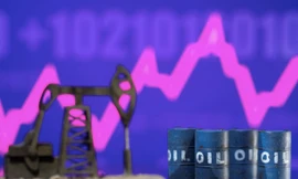 Giá dầu có thể tiếp tục tăng nữa vì nhân tố Iran chưa chắc chắn. (Đồ hoạ: Reuters)