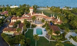 Toàn cảnh khu nghỉ dưỡng Mar-a-Lago bên bờ biển Palm Beach ở Florida. (Ảnh: CNN)