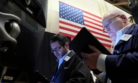Các nhà đầu tư trên sàn chứng khoán New York. (Ảnh: Reuters)