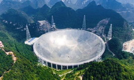 Kính viễn vọng "Thiên nhãn" của Trung Quốc ở tỉnh Quý Châu. (Ảnh: Xinhua)