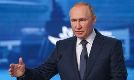 Tổng thống Nga Vladimir Putin phát biểu tại Diễn đàn kinh tế phương Đông. (Ảnh: Reuters)