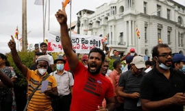 Biểu tình kéo dài ở Sri Lanka vì khủng hoảng kinh tế. (Ảnh: CNN)