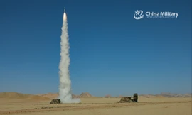 Hệ thống phòng thủ tên lửa tầm trung HQ-16 được thử nghiệm ở vùng sa mạc của Trung Quốc vào tháng 8/2020. (Ảnh: Global Times)