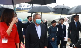 Tổng thư ký Liên Hợp Quốc Antonio Guterres đến sân bay Nội Bài ngày 21/10. (Ảnh: Như Ý)