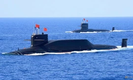 Tàu ngầm hạt nhân lớp Jin Type 094A của Trung Quốc nổi lên trên Biển Đông ngày 12/4/2018